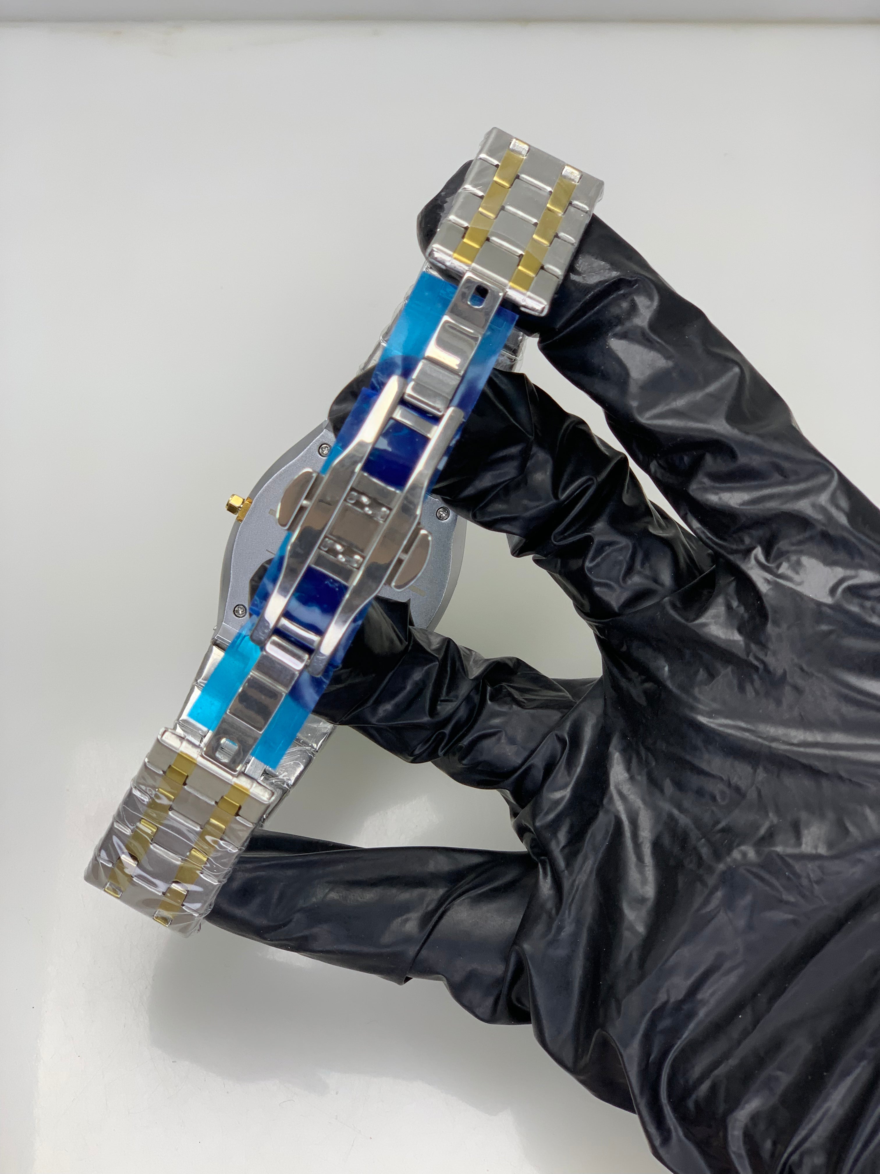 GUCCI Golden & Black Men’s Watch | Luxury Edition