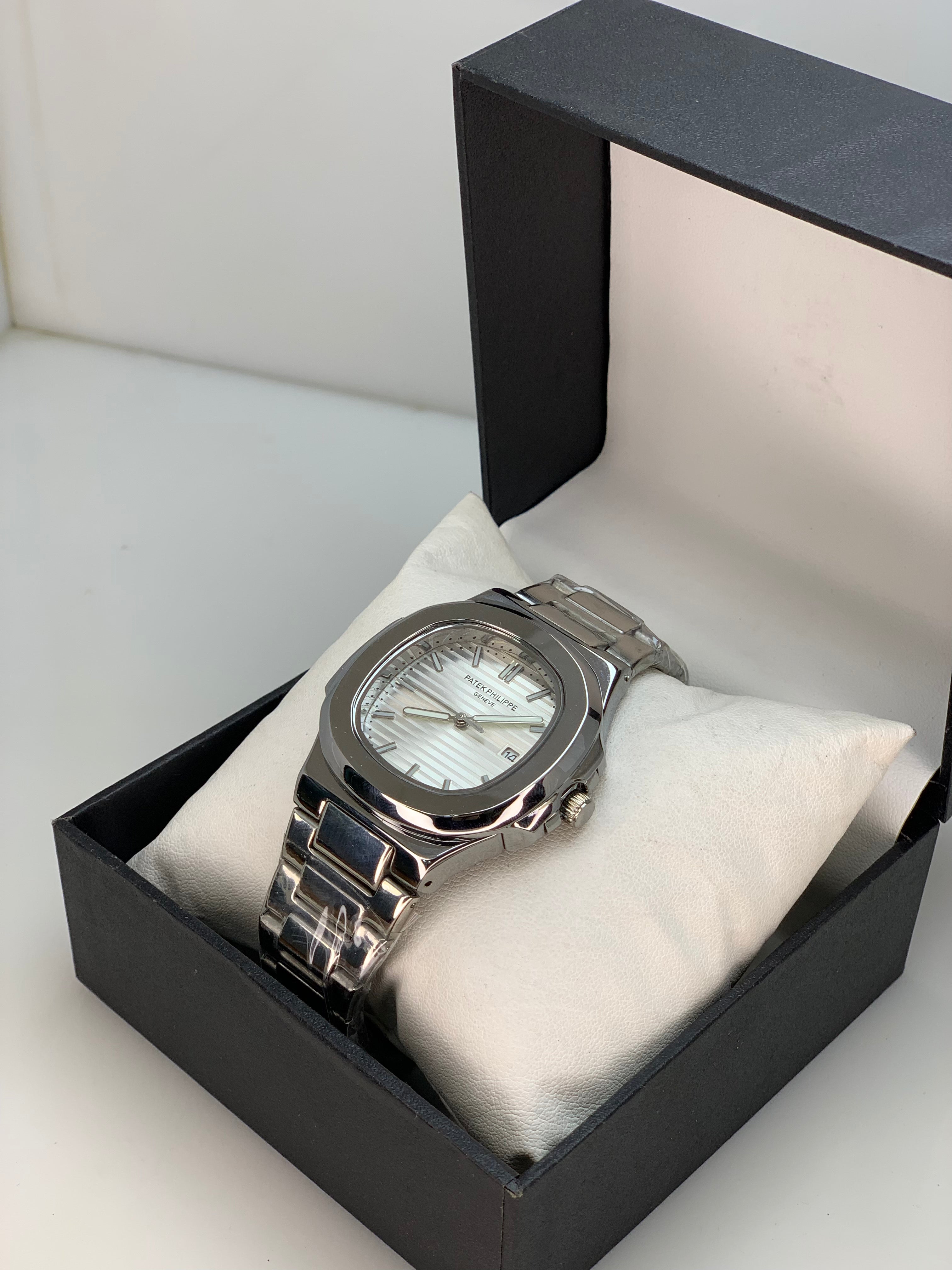 Patek Philippe Nautilus – White